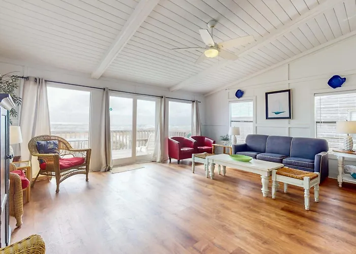 Holiday home Beachfront Daydream Hideaway W Panoramic Water Views & Gulf-front Deck *