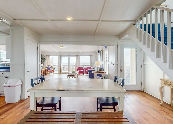 Beachfront Daydream Hideaway W Panoramic Water Views & Gulf-front Deck Holiday home *