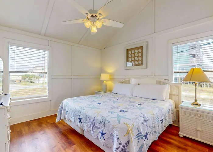 Beachfront Daydream Hideaway W Panoramic Water Views & Gulf-front Deck Holiday home