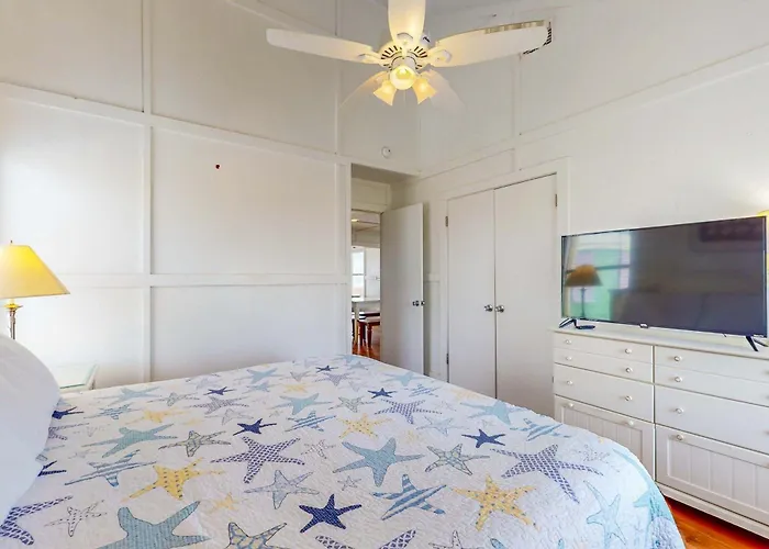 Holiday home Beachfront Daydream Hideaway W Panoramic Water Views & Gulf-front Deck *