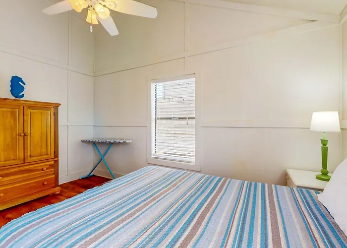 Beachfront Daydream Hideaway W Panoramic Water Views & Gulf-front Deck